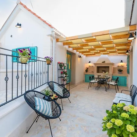 Vila Adriana * Nerezisca