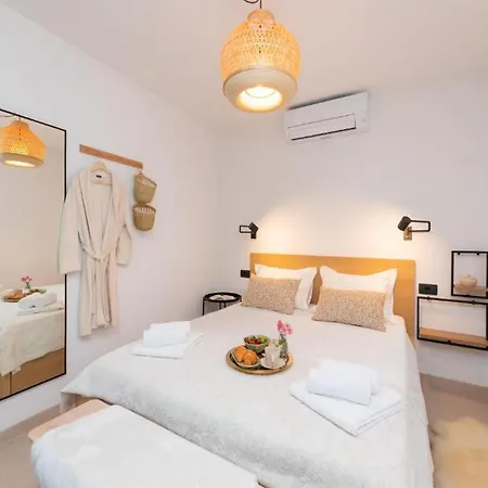 Vila Adriana Villa *